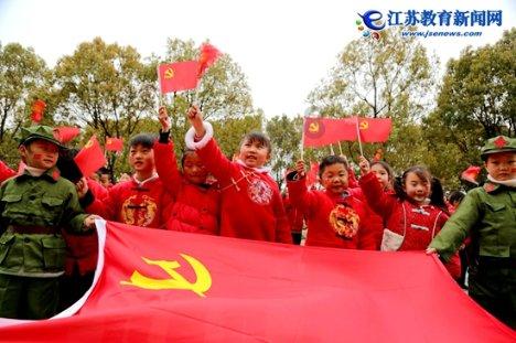 走路时胯骨疼 脚麻 是什么症状 怎么治游戏画面