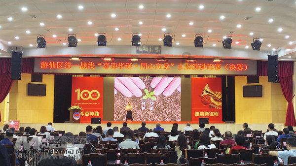 坎耶29岁妻子穿半透明雨衣出行,好身材若隐若现,似翻版卡戴珊