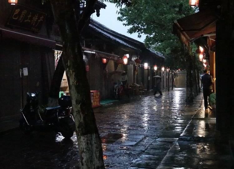 市委十五届四次全会暨市委经济工作会议召开 于洪涛代表市委常委会作工作报告并在第二次全体会议上讲话 张起翔作经济工作安排
